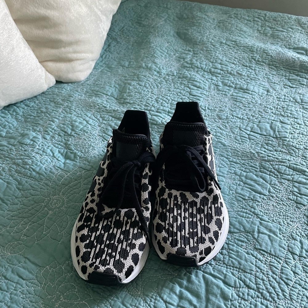 Adidas: Stylish Black and White sneaker